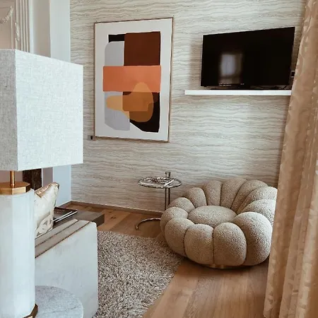 Cleef Hotel 4*