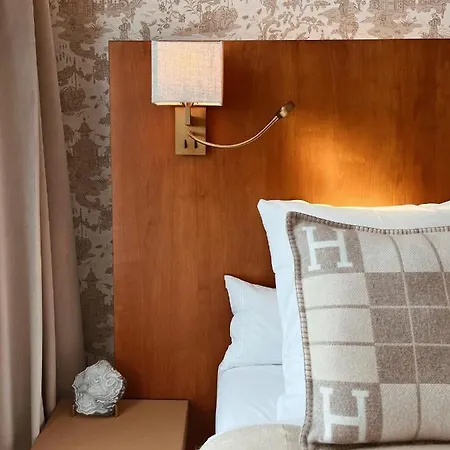 Cleef Hotel